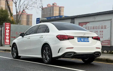 Mercedes-Benz A-Класс, 2022 год, 1 989 000 рублей, 3 фотография