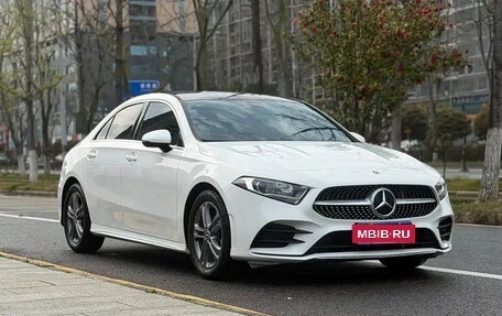 Mercedes-Benz A-Класс, 2022 год, 1 989 000 рублей, 2 фотография