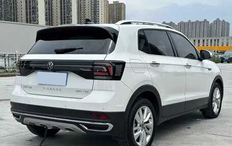 Volkswagen T-Cross I, 2022 год, 1 300 000 рублей, 6 фотография