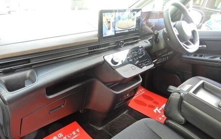 Nissan Serena, 2023 год, 2 400 000 рублей, 11 фотография