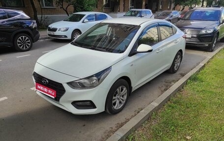 Hyundai Solaris II рестайлинг, 2018 год, 1 100 000 рублей, 1 фотография