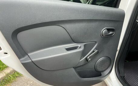Renault Logan II, 2018 год, 490 000 рублей, 19 фотография