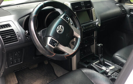 Toyota Land Cruiser Prado 150 рестайлинг 2, 2010 год, 2 300 000 рублей, 6 фотография