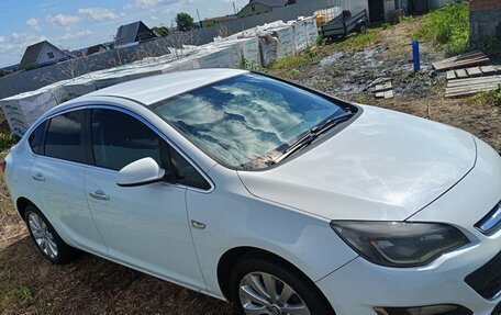 Opel Astra J, 2013 год, 730 000 рублей, 3 фотография