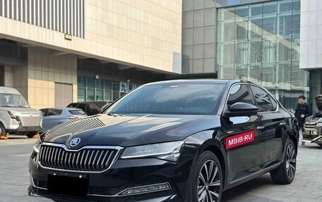 Skoda Superb III рестайлинг, 2025 год, 2 750 000 рублей, 1 фотография