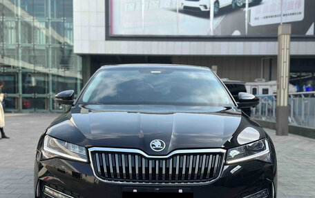 Skoda Superb III рестайлинг, 2025 год, 2 750 000 рублей, 2 фотография