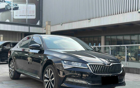 Skoda Superb III рестайлинг, 2025 год, 2 750 000 рублей, 3 фотография