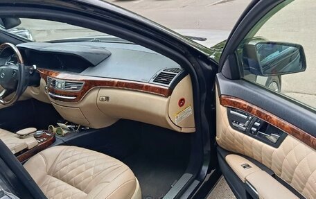 Mercedes-Benz S-Класс, 2005 год, 1 100 000 рублей, 3 фотография