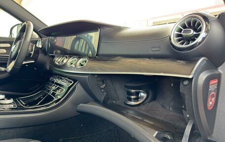 Mercedes-Benz E-Класс, 2017 год, 2 950 000 рублей, 19 фотография