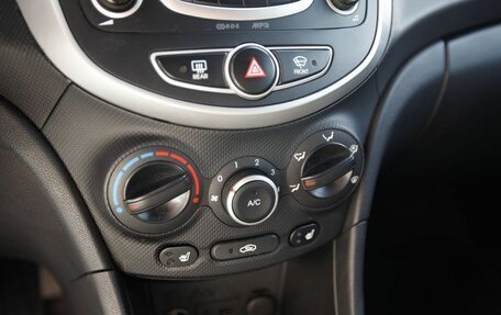 Hyundai Solaris II рестайлинг, 2013 год, 630 000 рублей, 11 фотография