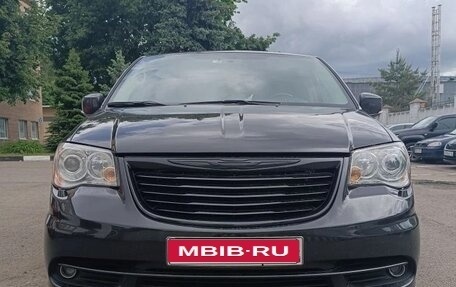 Chrysler Voyager IV, 2014 год, 2 300 000 рублей, 1 фотография
