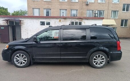 Chrysler Voyager IV, 2014 год, 2 300 000 рублей, 2 фотография