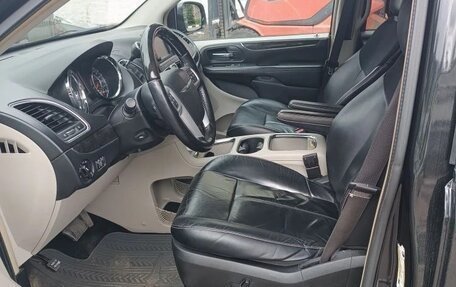 Chrysler Voyager IV, 2014 год, 2 300 000 рублей, 18 фотография