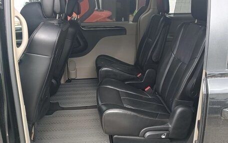 Chrysler Voyager IV, 2014 год, 2 300 000 рублей, 19 фотография