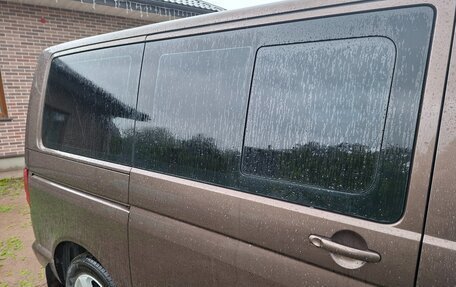 Volkswagen Caravelle T5, 2015 год, 2 450 000 рублей, 4 фотография