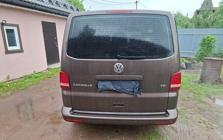 Volkswagen Caravelle T5, 2015 год, 2 450 000 рублей, 2 фотография
