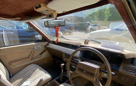 Toyota Crown, 1985 год, 400 000 рублей, 12 фотография