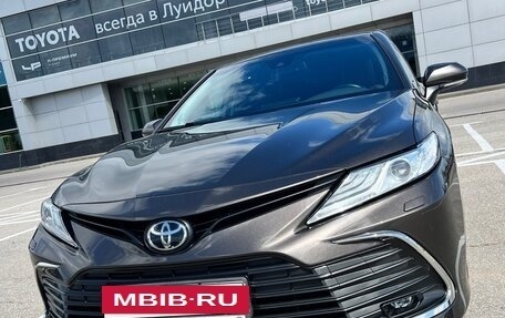 Toyota Camry, 2021 год, 3 450 000 рублей, 2 фотография