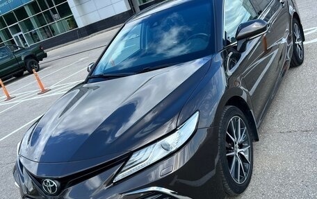 Toyota Camry, 2021 год, 3 450 000 рублей, 6 фотография