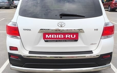 Toyota Highlander III, 2011 год, 2 070 000 рублей, 2 фотография