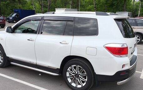 Toyota Highlander III, 2011 год, 2 070 000 рублей, 18 фотография