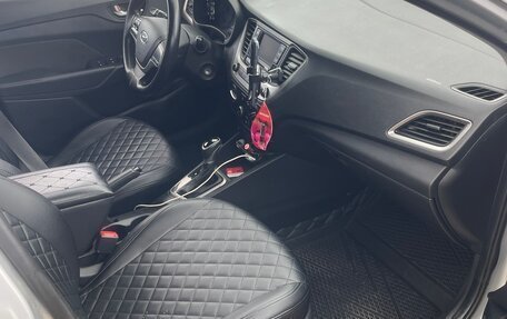 Hyundai Solaris II рестайлинг, 2018 год, 800 000 рублей, 8 фотография