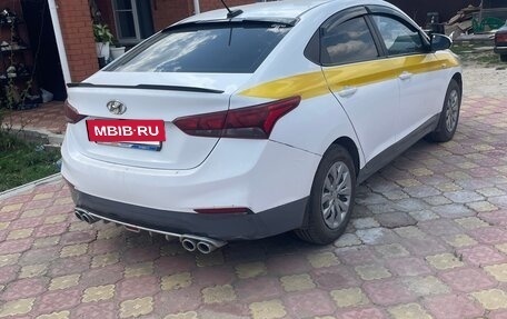 Hyundai Solaris II рестайлинг, 2018 год, 800 000 рублей, 3 фотография