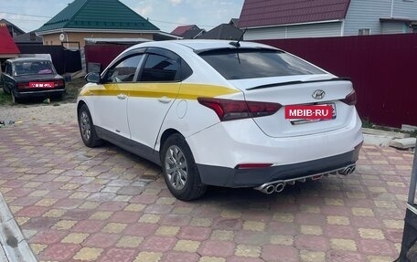 Hyundai Solaris II рестайлинг, 2018 год, 800 000 рублей, 4 фотография