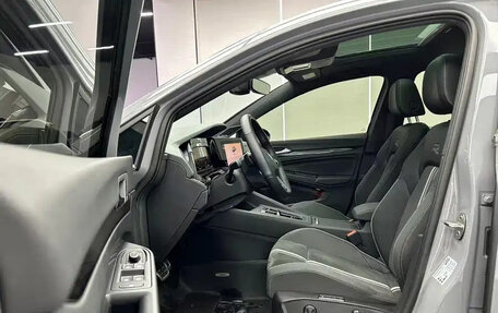 Volkswagen Golf VIII, 2021 год, 2 100 000 рублей, 18 фотография