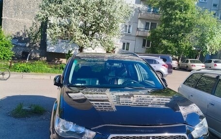 Mitsubishi Outlander III рестайлинг 3, 2010 год, 1 000 000 рублей, 2 фотография