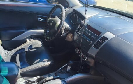 Mitsubishi Outlander III рестайлинг 3, 2010 год, 1 000 000 рублей, 17 фотография