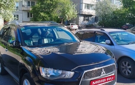 Mitsubishi Outlander III рестайлинг 3, 2010 год, 1 000 000 рублей, 8 фотография