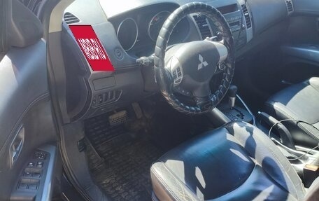 Mitsubishi Outlander III рестайлинг 3, 2010 год, 1 000 000 рублей, 18 фотография