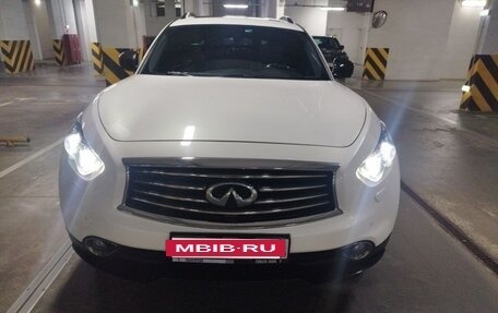 Infiniti QX70, 2014 год, 2 350 000 рублей, 8 фотография
