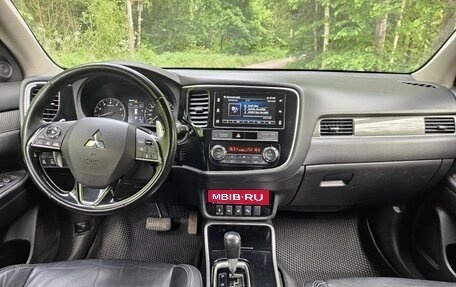 Mitsubishi Outlander III рестайлинг 3, 2019 год, 2 100 000 рублей, 4 фотография