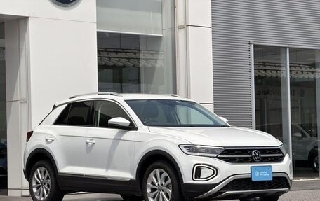 Volkswagen T-Roc I, 2023 год, 1 690 007 рублей, 3 фотография