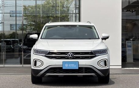 Volkswagen T-Roc I, 2023 год, 1 690 007 рублей, 2 фотография