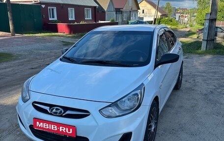 Hyundai Solaris II рестайлинг, 2014 год, 800 000 рублей, 1 фотография
