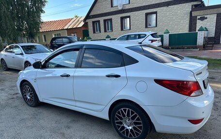 Hyundai Solaris II рестайлинг, 2014 год, 800 000 рублей, 2 фотография