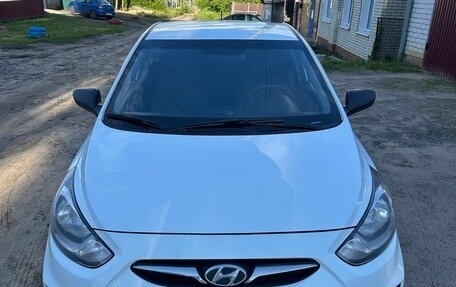 Hyundai Solaris II рестайлинг, 2014 год, 800 000 рублей, 7 фотография
