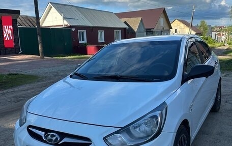 Hyundai Solaris II рестайлинг, 2014 год, 800 000 рублей, 13 фотография