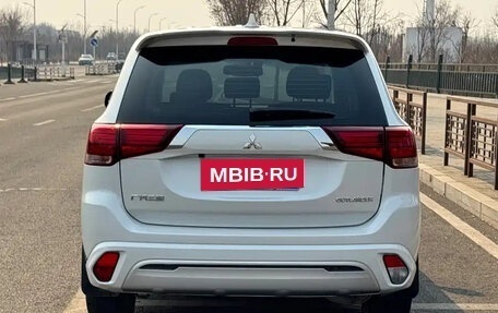 Mitsubishi Outlander III рестайлинг 3, 2022 год, 1 884 000 рублей, 6 фотография