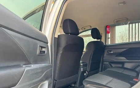 Mitsubishi Outlander III рестайлинг 3, 2022 год, 1 884 000 рублей, 7 фотография