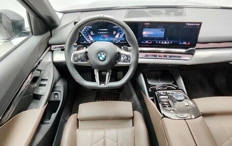 BMW 5 серия, 2024 год, 6 900 000 рублей, 12 фотография