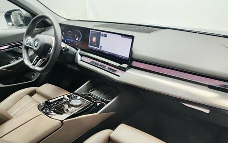 BMW 5 серия, 2024 год, 6 900 000 рублей, 18 фотография