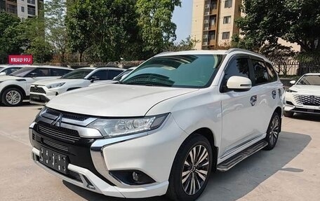 Mitsubishi Outlander III рестайлинг 3, 2022 год, 1 800 018 рублей, 1 фотография
