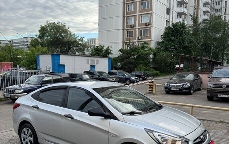 Hyundai Solaris II рестайлинг, 2014 год, 750 000 рублей, 1 фотография