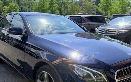 Mercedes-Benz E-Класс, 2019 год, 3 500 000 рублей, 8 фотография