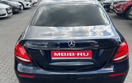 Mercedes-Benz E-Класс, 2019 год, 3 500 000 рублей, 10 фотография