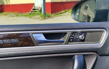 Volkswagen Touareg III, 2011 год, 1 590 000 рублей, 12 фотография